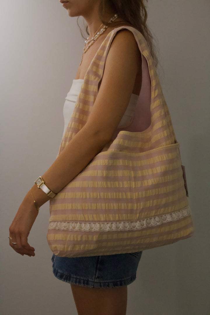 Monfon The Label Tote Bags