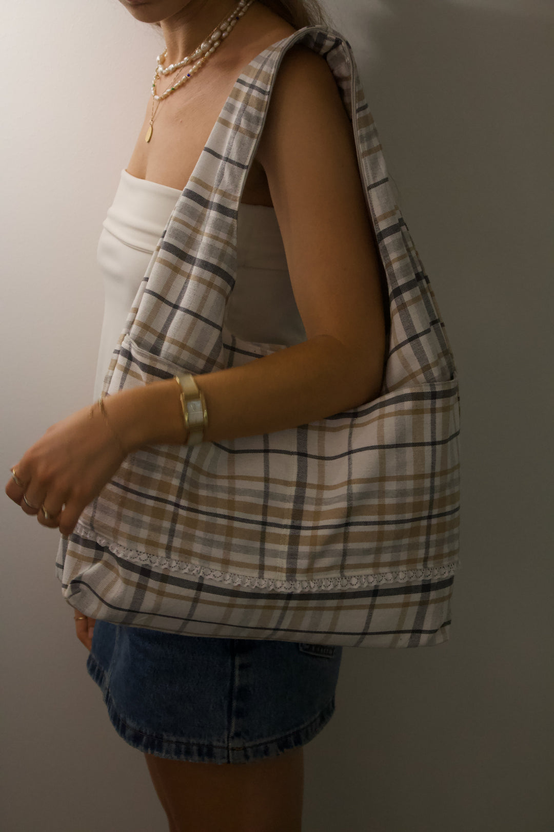 Monfon The Label Tote Bags