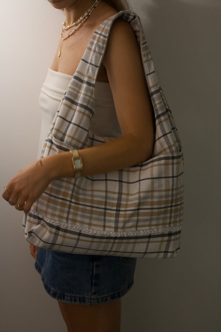 Monfon The Label Tote Bags